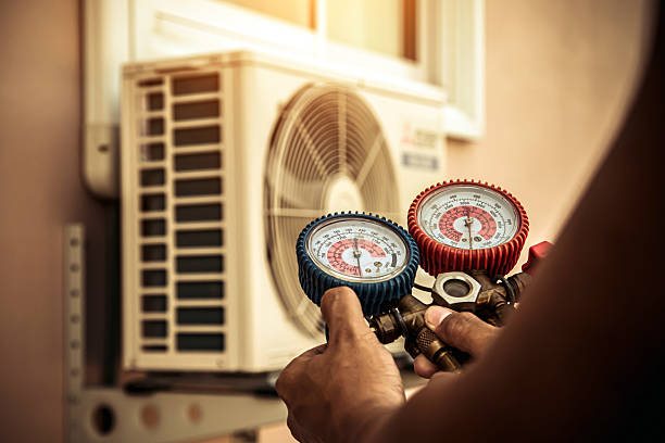 Professional Hvac technician working in Denver, CO